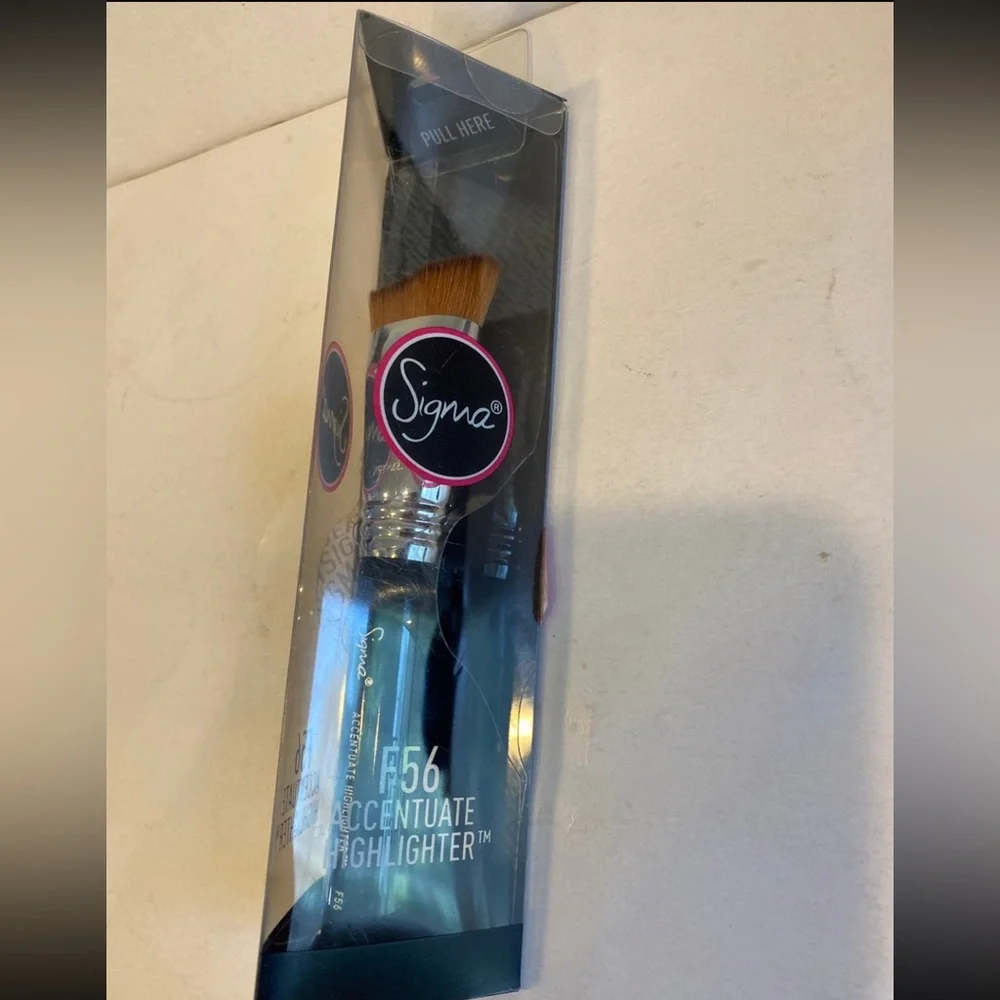 SIGMA F56 Accentuate Highlight Brush $25 NIB